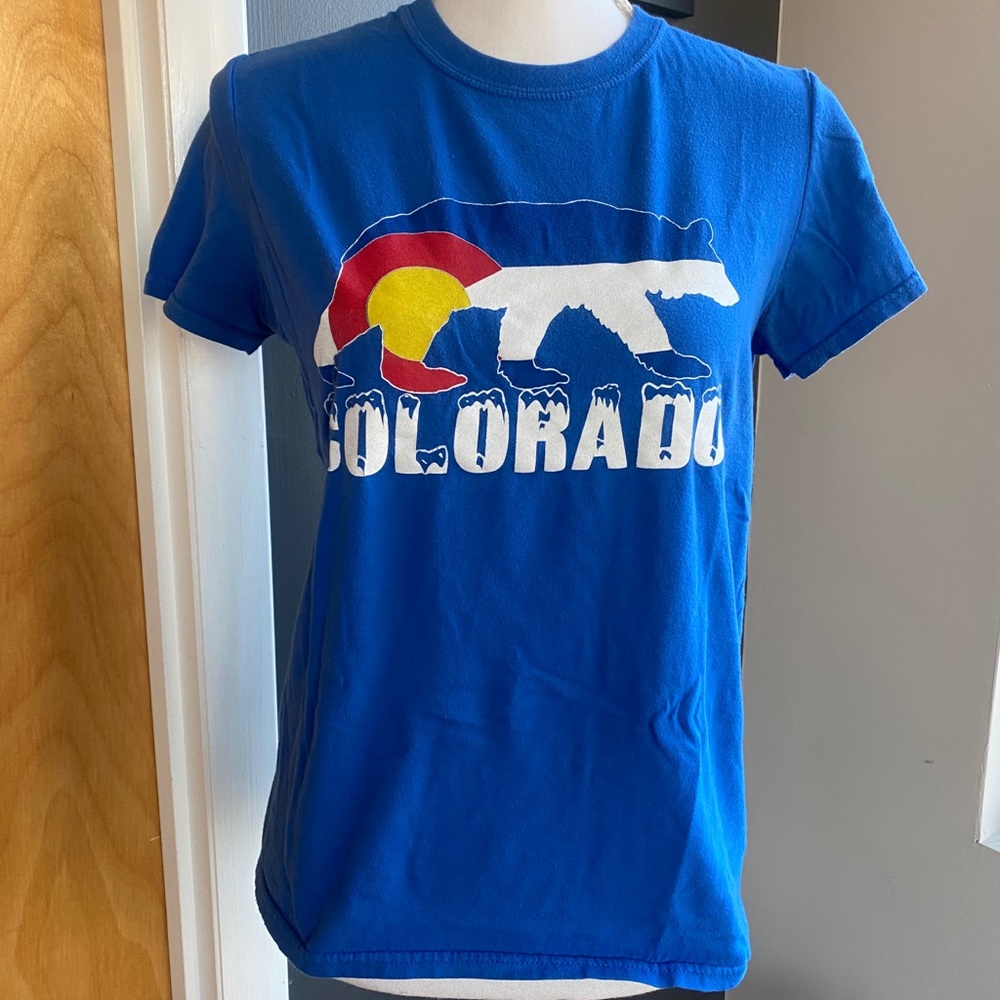 Unisex Gildan Colorado Flag Bear T-Shirt